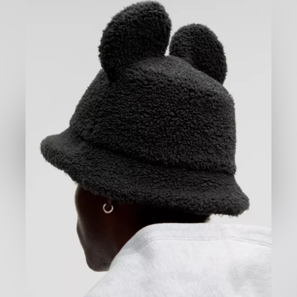 NWT Disney x lululemon
Textured Fleece Bucket Hat Black - Picture 5 of 5